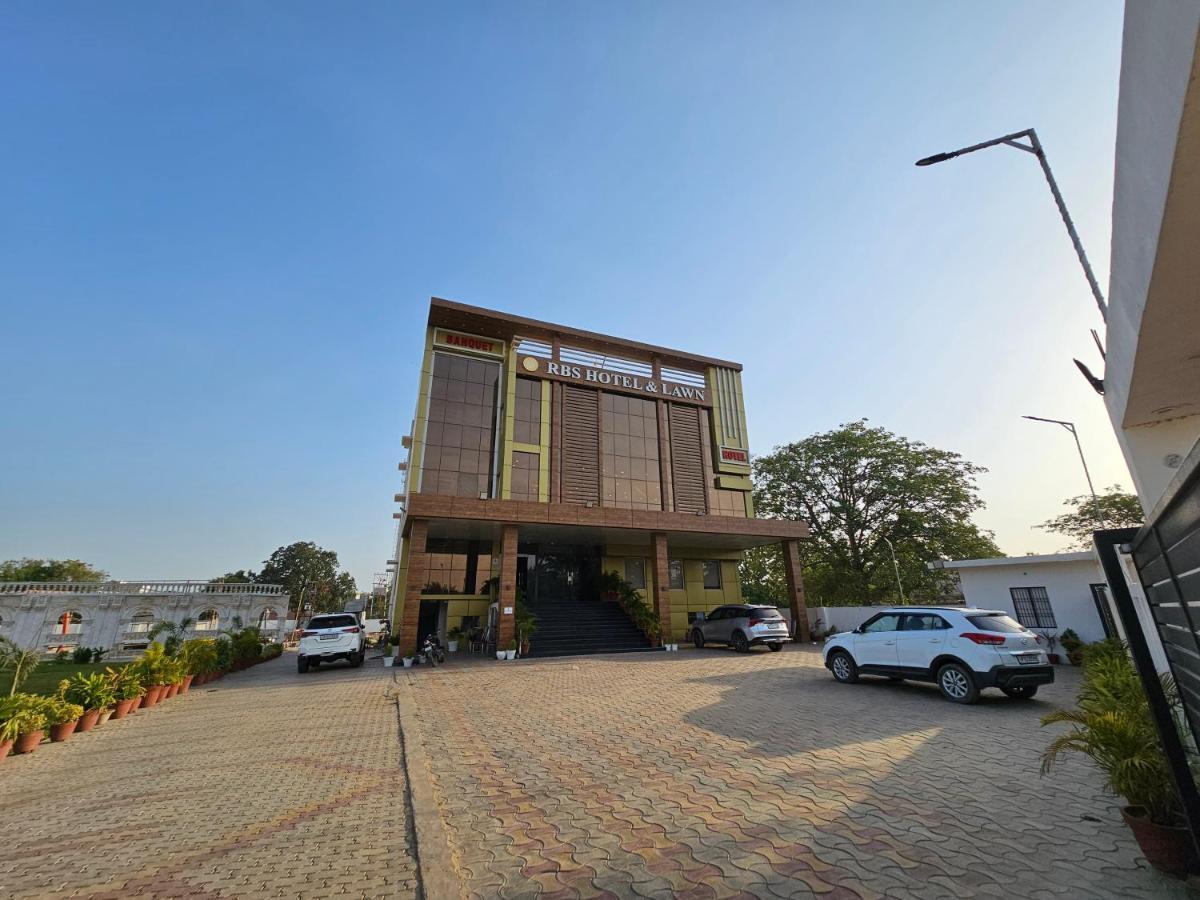 Rbs Hotel And Lawn Ayodhya Exterior photo